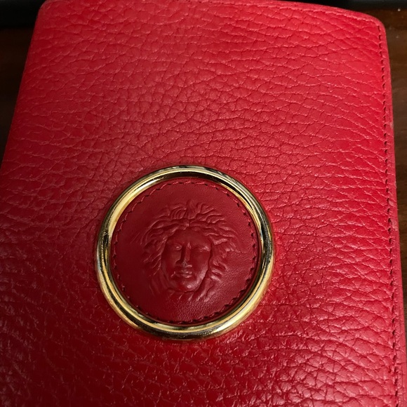 Reserved for Robbie Versace Red pebbled  Leather wallet with Embossed Logo - Picture 5 of 6